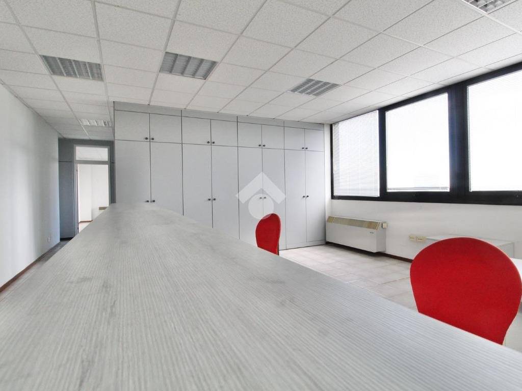 ufficio in affitto a Reggio nell'Emilia in zona Tribunale