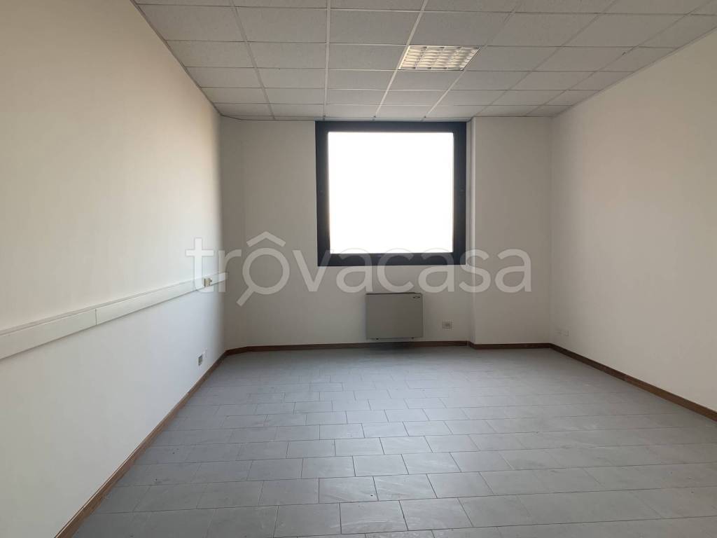 ufficio in affitto a Reggio nell'Emilia in zona Tribunale