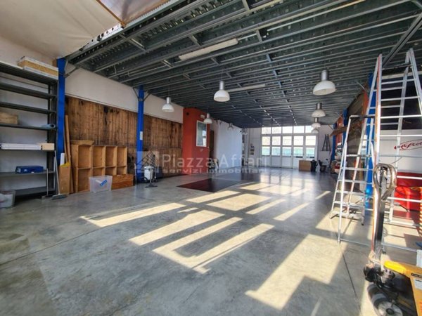 locale commerciale in affitto a Reggio nell'Emilia in zona Mancasale