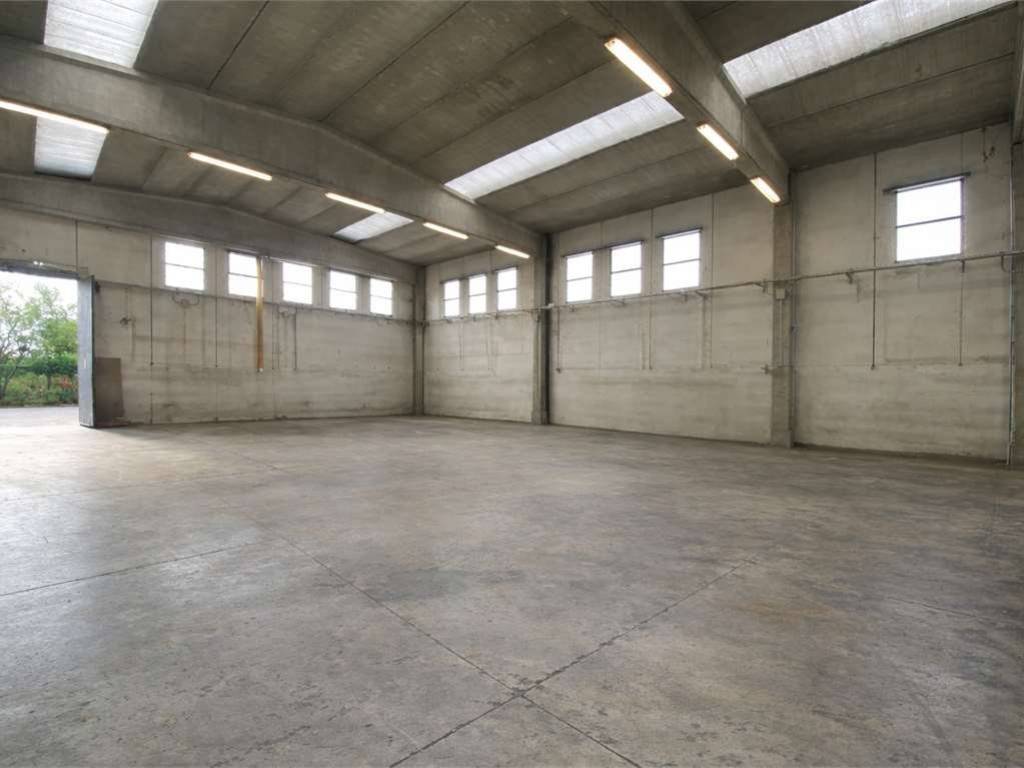 locale commerciale in affitto a Reggio nell'Emilia
