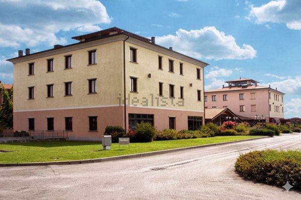locale commerciale in affitto a Reggio nell'Emilia in zona Cadè / Gaida