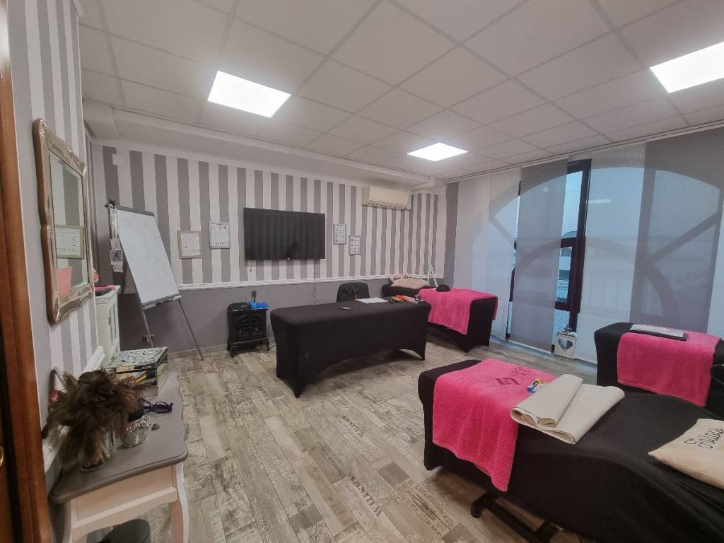 locale commerciale in affitto a Reggio nell'Emilia