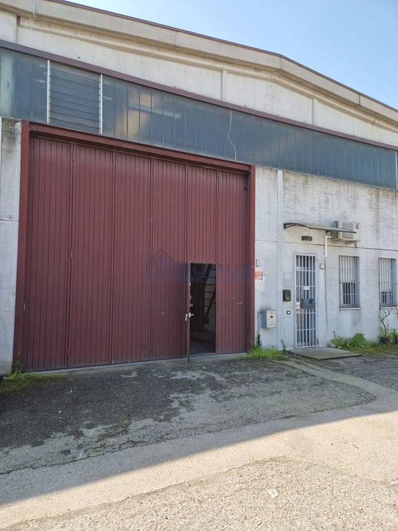 locale commerciale in affitto a Reggio nell'Emilia in zona Mancasale