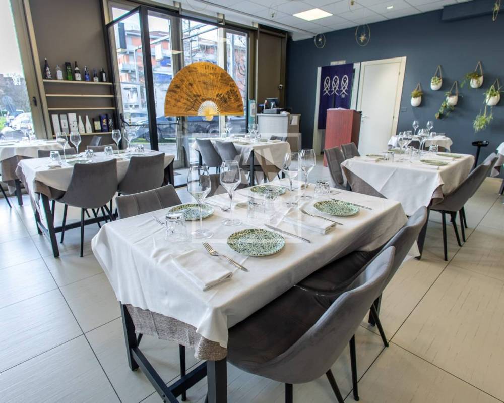 locale commerciale in affitto a Reggio nell'Emilia in zona Buco del Signore