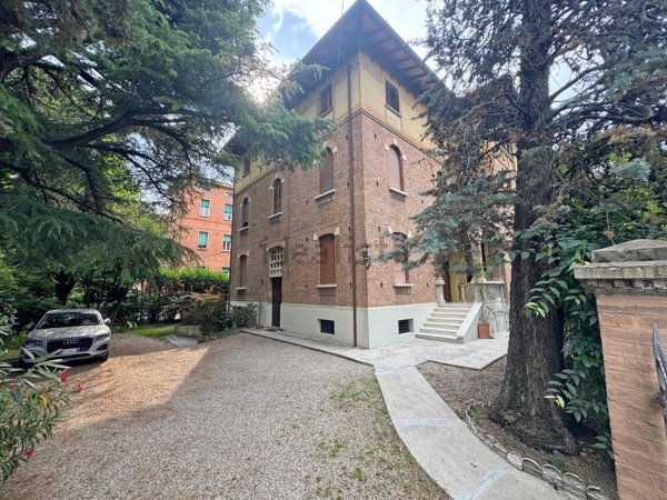 appartamento in affitto a Reggio nell'Emilia in zona Città Storica