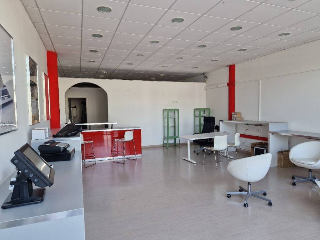 negozio in affitto a Reggio nell'Emilia