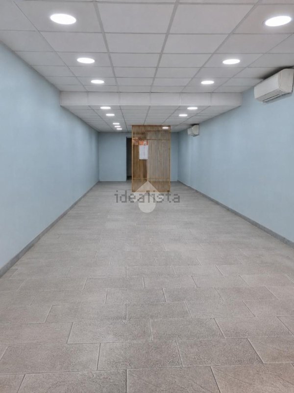 locale commerciale in affitto a Reggio nell'Emilia in zona Città Storica