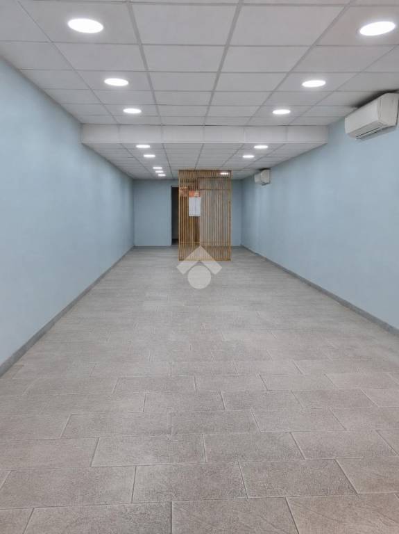 negozio in affitto a Reggio nell'Emilia in zona Città Storica