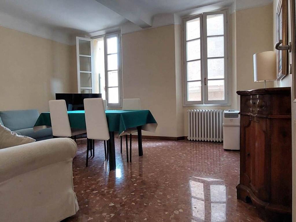 appartamento in affitto a Reggio nell'Emilia in zona Città Storica
