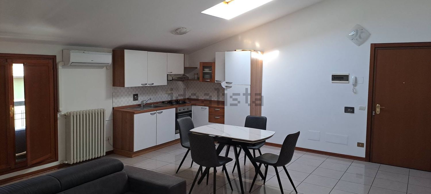 appartamento in affitto a Reggio nell'Emilia in zona Compagnoni / Migliolungo