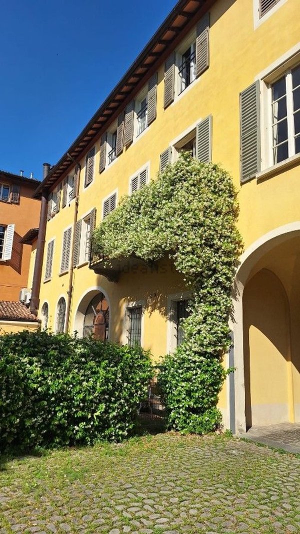 appartamento in affitto a Reggio nell'Emilia in zona Città Storica