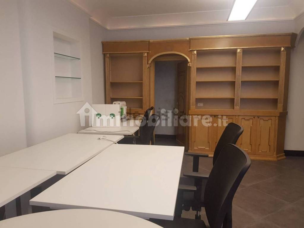 negozio in affitto a Reggio nell'Emilia in zona Mirabello