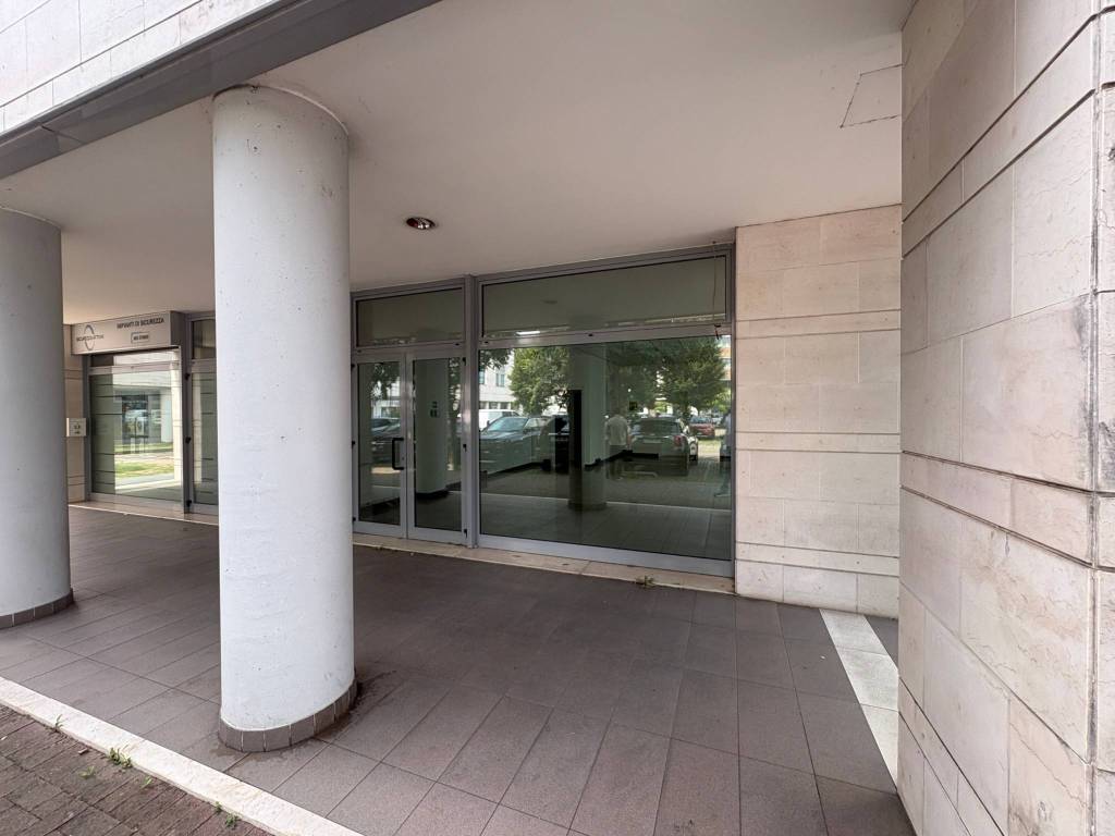 negozio in affitto a Reggio nell'Emilia