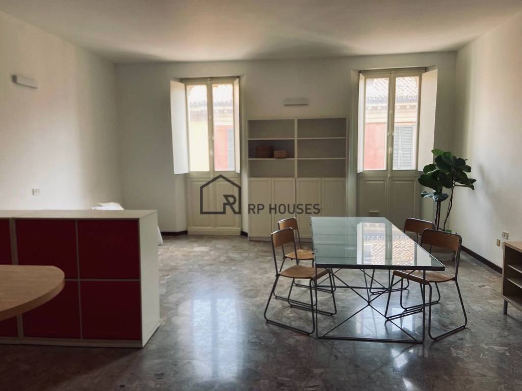 appartamento in affitto a Reggio nell'Emilia in zona Città Storica