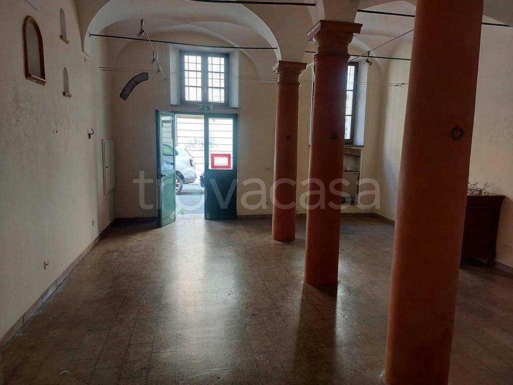 locale commerciale in affitto a Reggio nell'Emilia in zona Città Storica