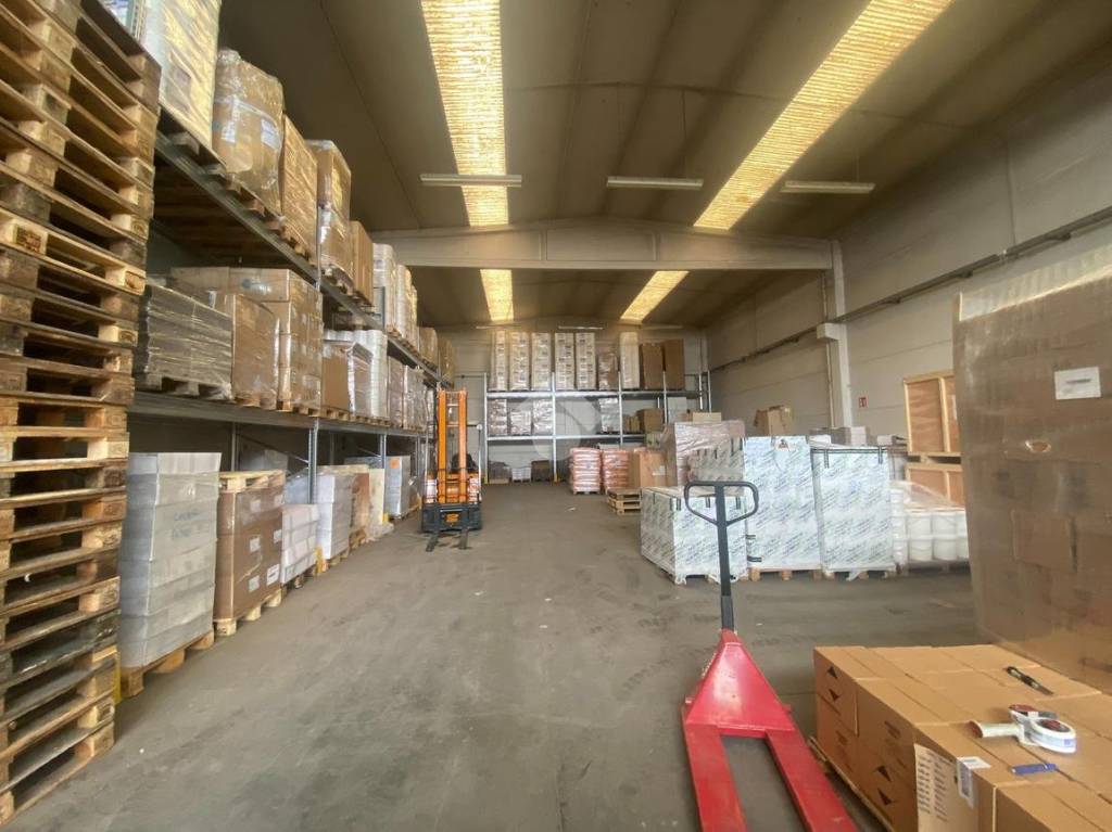 locale commerciale in affitto a Reggio nell'Emilia in zona Mancasale