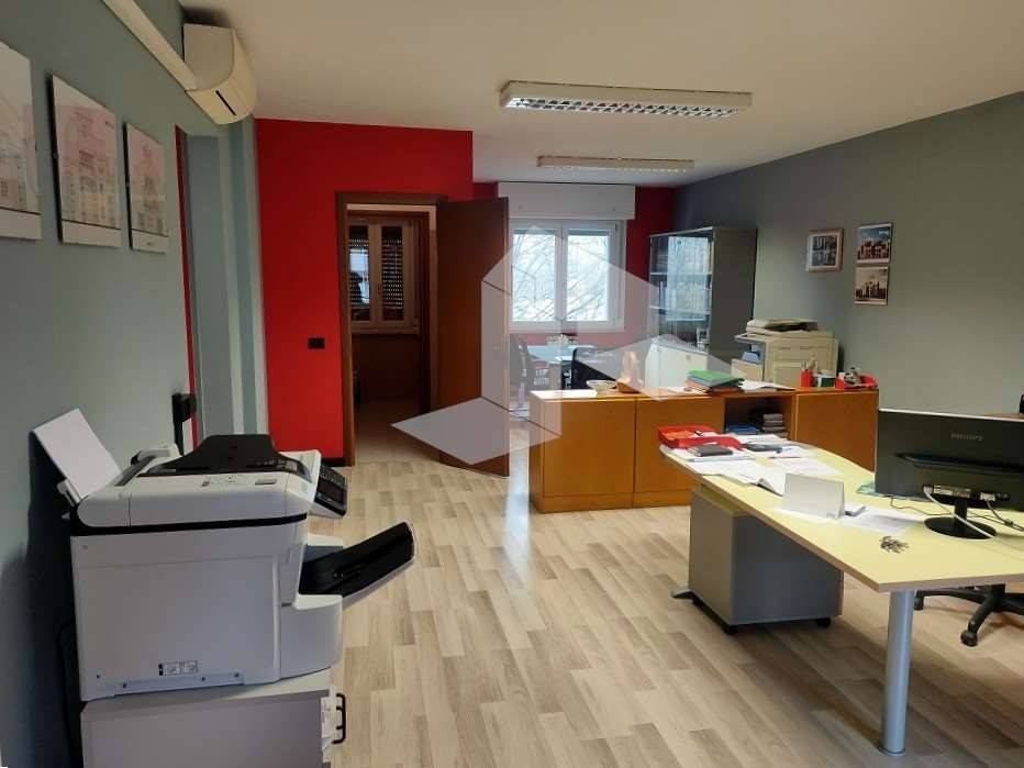 ufficio in affitto a Reggio nell'Emilia in zona San Pellegrino / Villa Canali