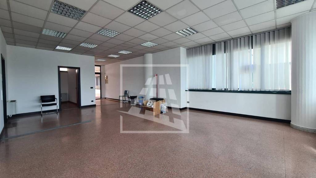 ufficio in affitto a Reggio nell'Emilia in zona Mancasale