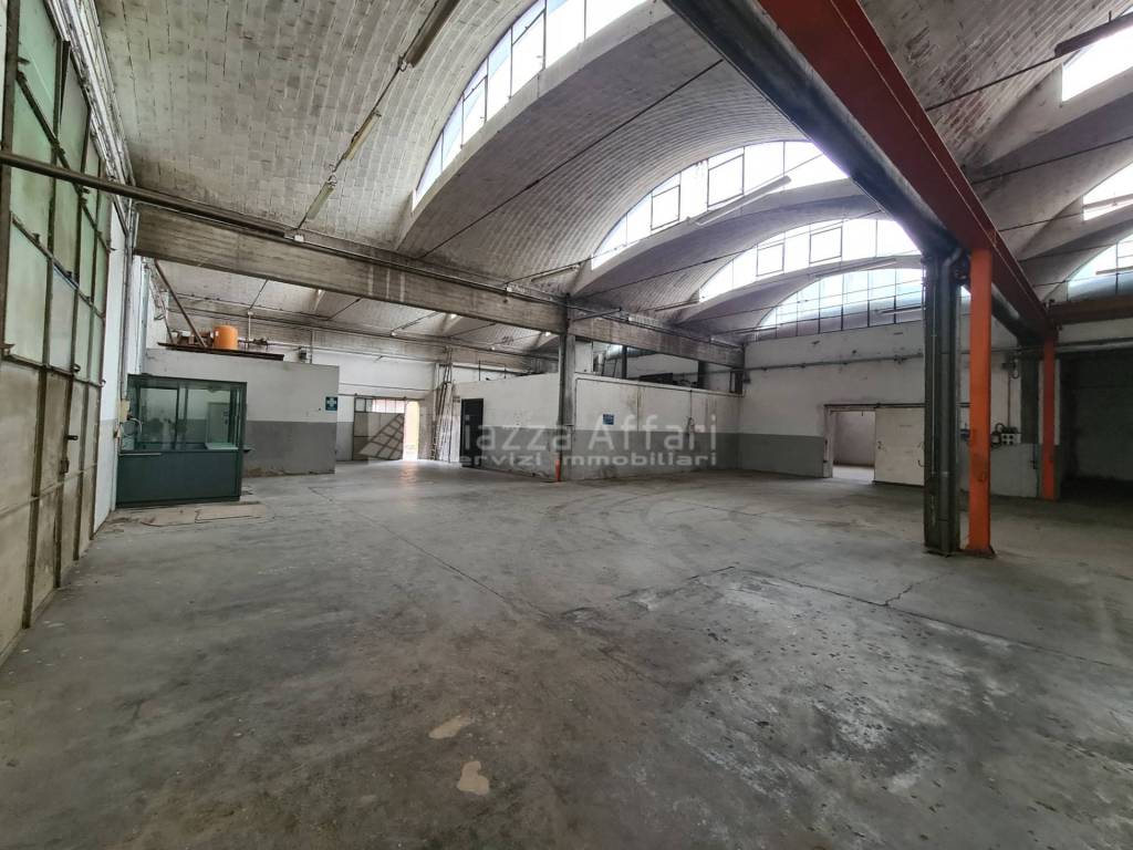locale commerciale in affitto a Reggio nell'Emilia in zona Cella