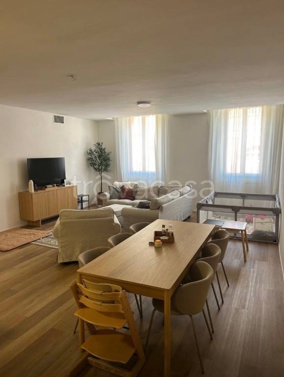 appartamento in affitto a Reggio nell'Emilia in zona Città Storica