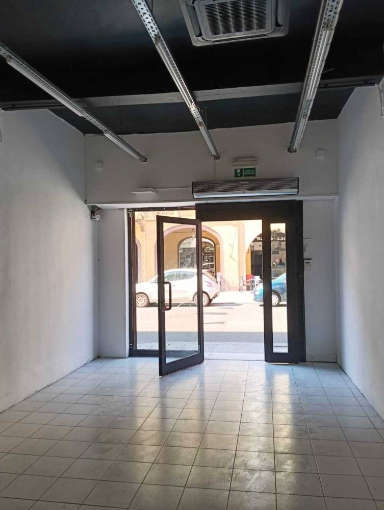 negozio in affitto a Reggio nell'Emilia in zona Città Storica