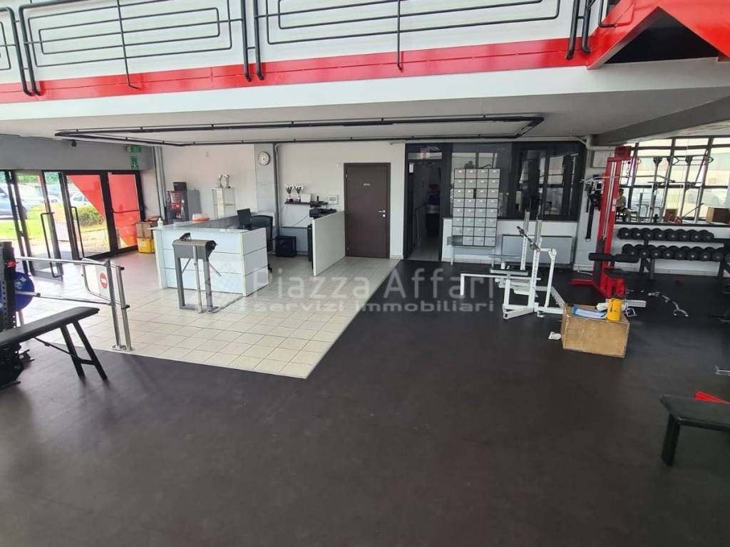locale commerciale in affitto a Reggio nell'Emilia in zona Mancasale