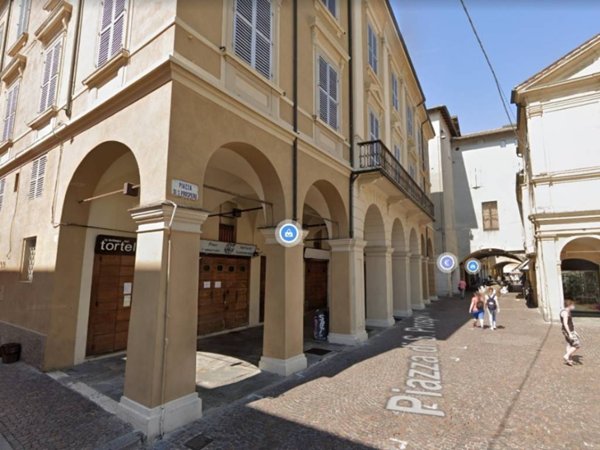 negozio in affitto a Reggio nell'Emilia in zona Città Storica