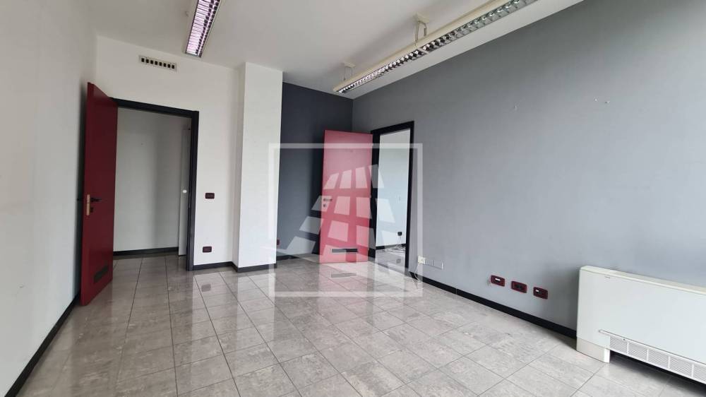 ufficio in affitto a Reggio nell'Emilia in zona Tribunale