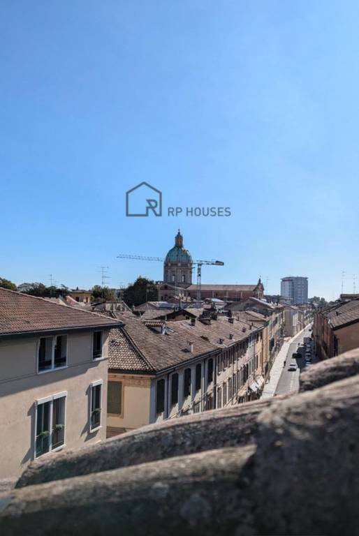 appartamento in affitto a Reggio nell'Emilia in zona Città Storica