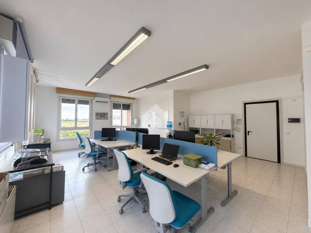 ufficio in affitto a Reggio nell'Emilia in zona Mancasale