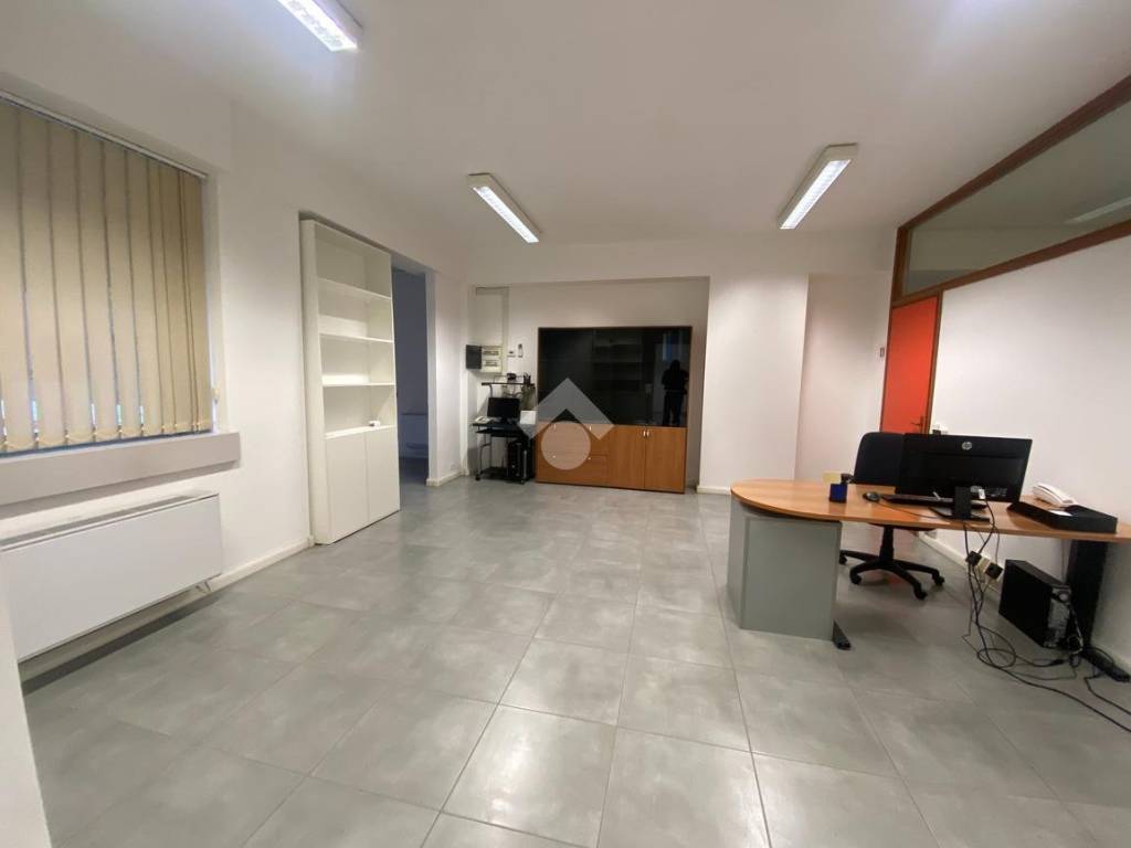 ufficio in affitto a Reggio nell'Emilia in zona Compagnoni / Migliolungo