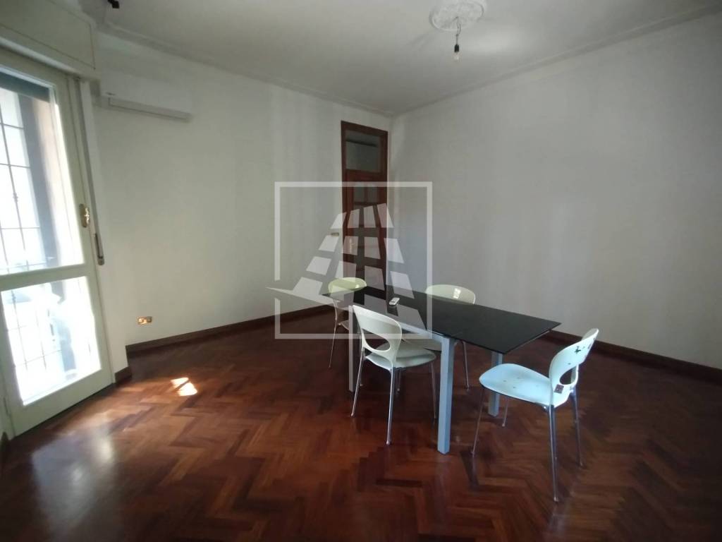 appartamento in affitto a Reggio nell'Emilia in zona Città Storica