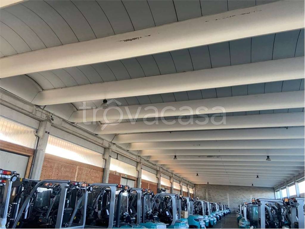 locale commerciale in affitto a Rolo