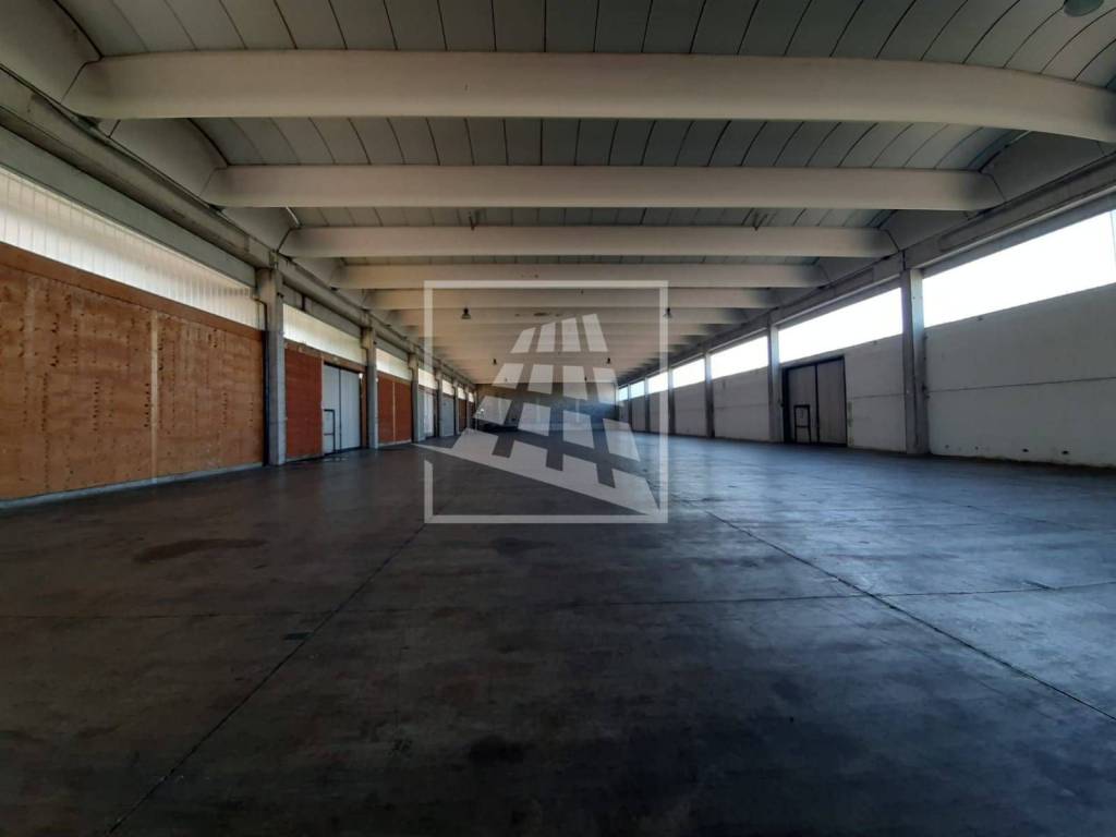 locale commerciale in affitto a Rolo