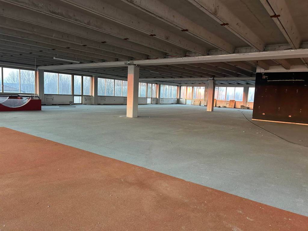 locale commerciale in affitto a Rolo