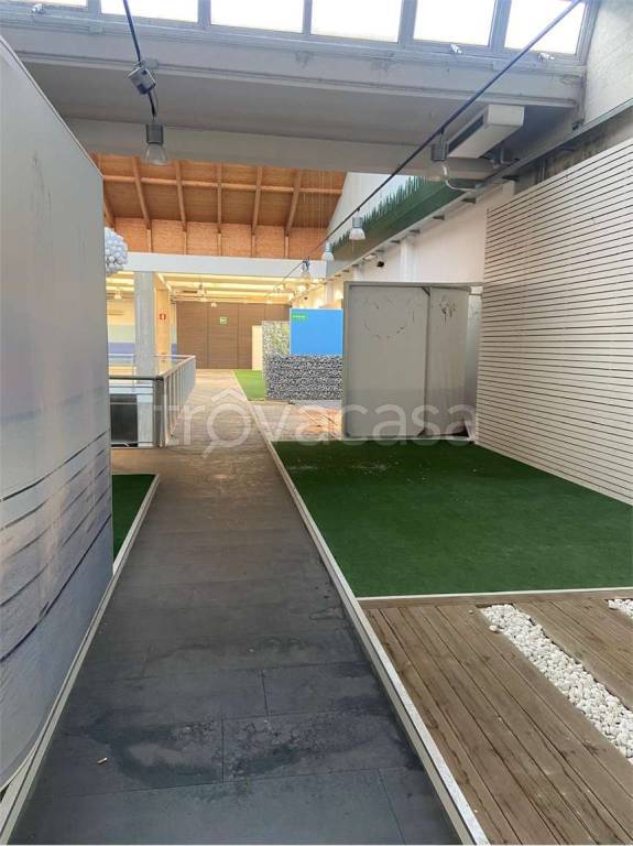 locale commerciale in affitto a Rolo