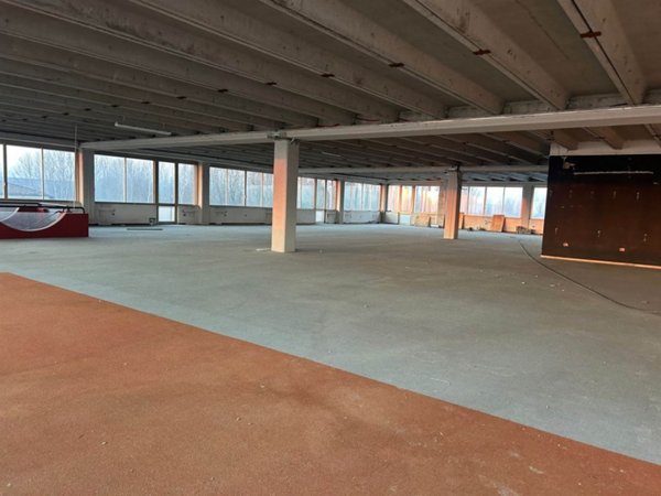 locale commerciale in affitto a Rolo