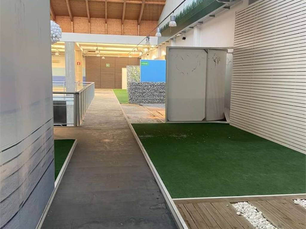 locale commerciale in affitto a Rolo