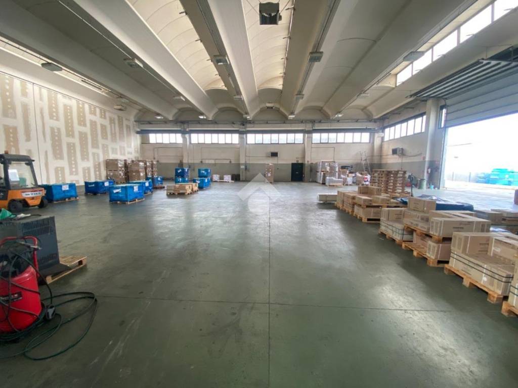 locale commerciale in affitto a Rubiera