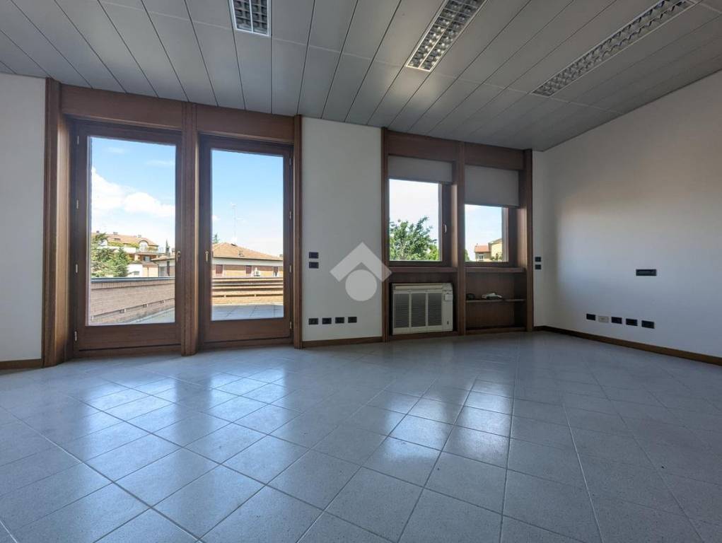 ufficio in affitto a Sant'Ilario d'Enza