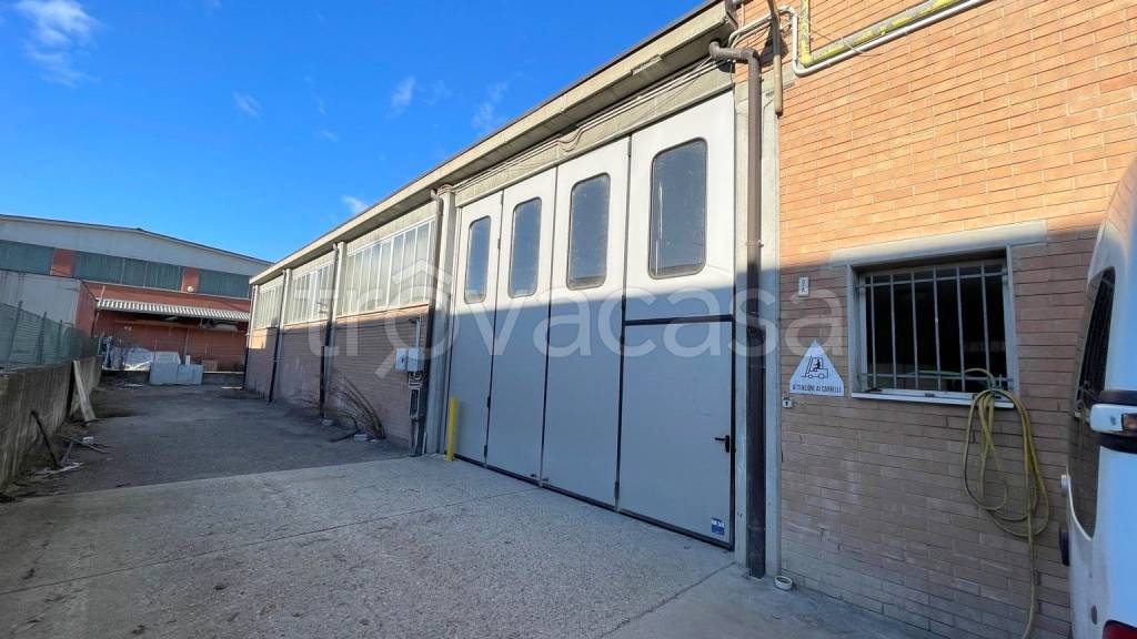 locale commerciale in affitto a Scandiano