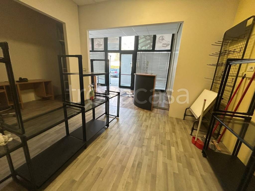 negozio in affitto a Scandiano