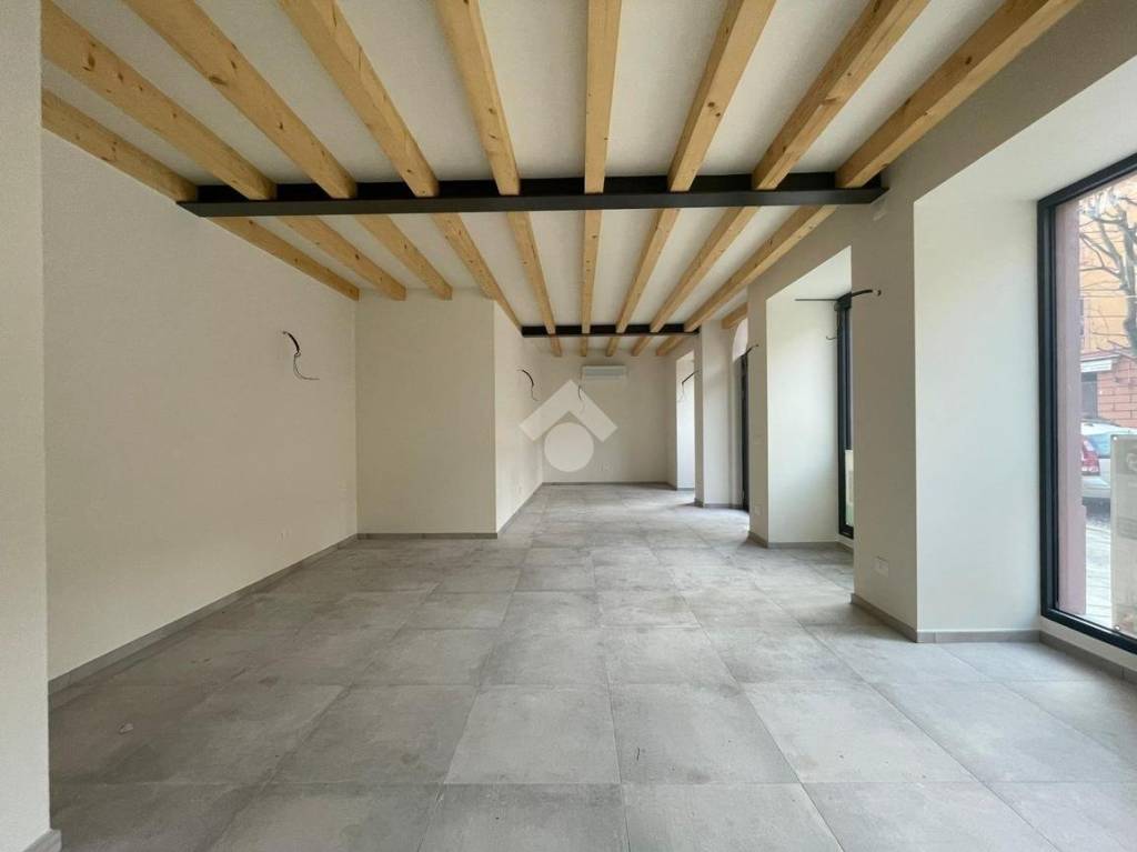 negozio in affitto a Scandiano