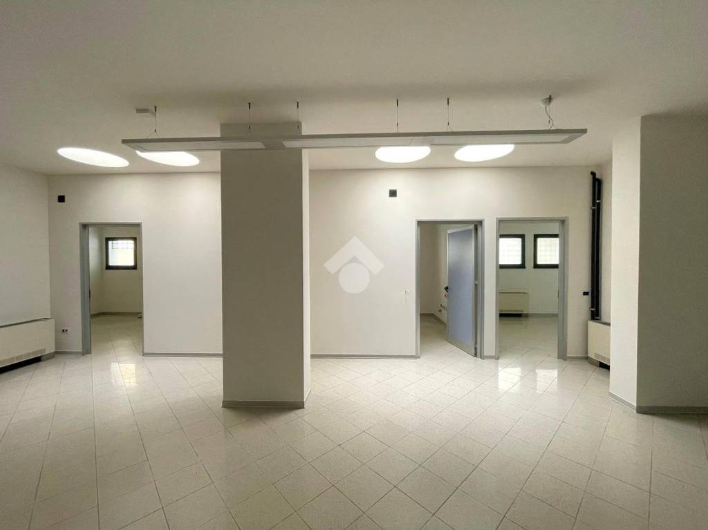 negozio in affitto a Scandiano