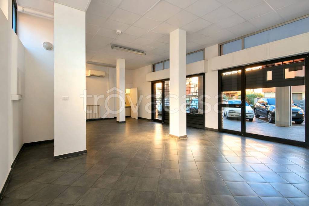 negozio in affitto a Scandiano