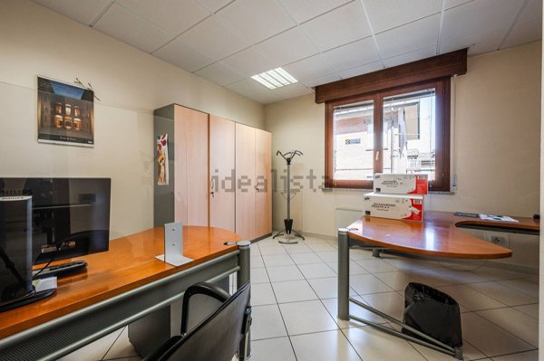 locale commerciale in affitto a Scandiano