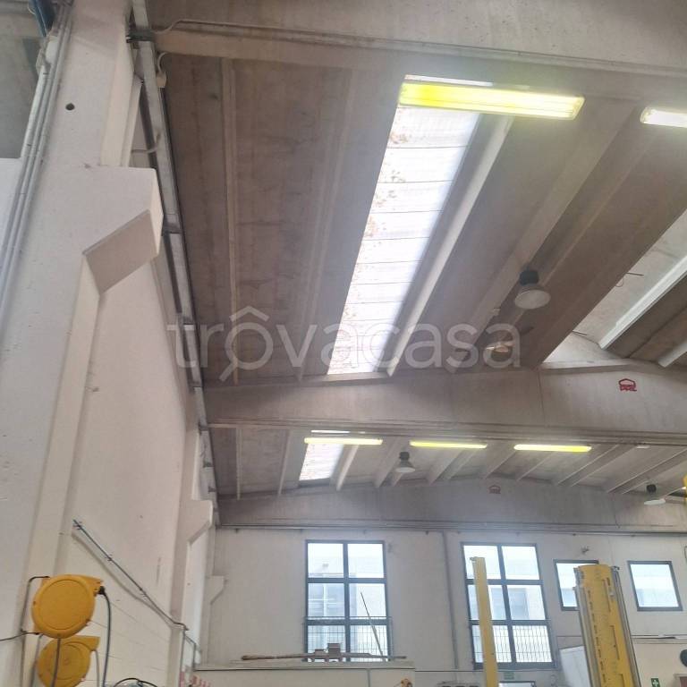locale commerciale in affitto a Scandiano