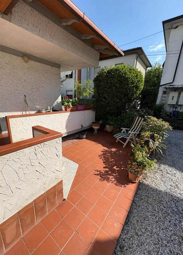 casa indipendente in affitto a Toano in zona Massa