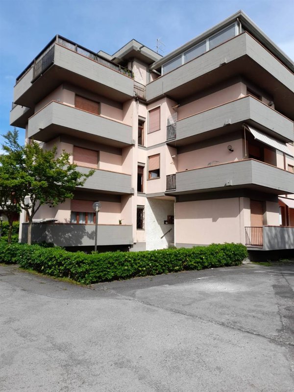 appartamento in affitto a Toano in zona Massa