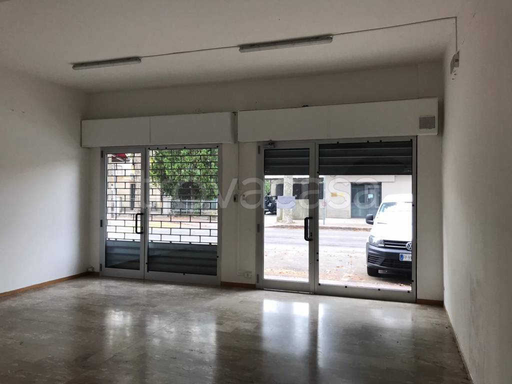 locale commerciale in affitto a Bastiglia